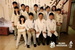 技术为“眼”！李彦宏为视障人士带来“AI”的温