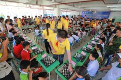 [关注超霸战]国象特级大师走进校园 与小棋迷互动交流（配组图）