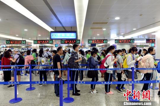 便利政策“红利”释放上半年浦东机场口岸出入境人数近2000万
