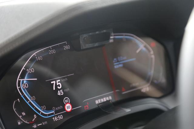 奔驰C级、宝马3、奥迪A4L内饰横评 谁最具豪华感科技感？