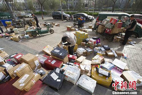邮政局：快递包装减量化成效明显 电子运单达