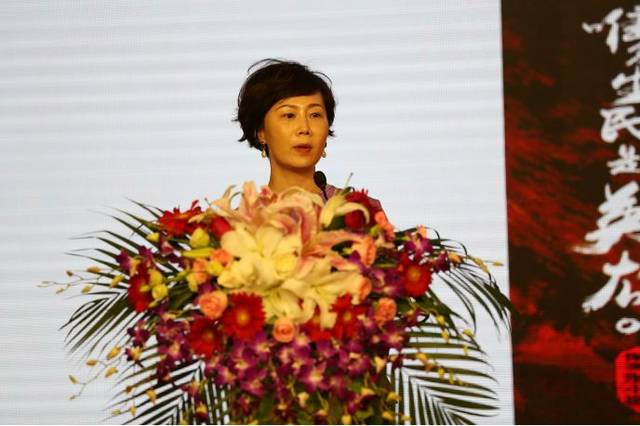 众大咖“西岳论剑”，抖音、朱一龙获第四届中国收集视频学院奖年度大奖