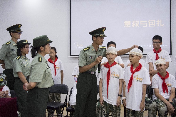 这个暑假，他们在国防科技探究体验营里过