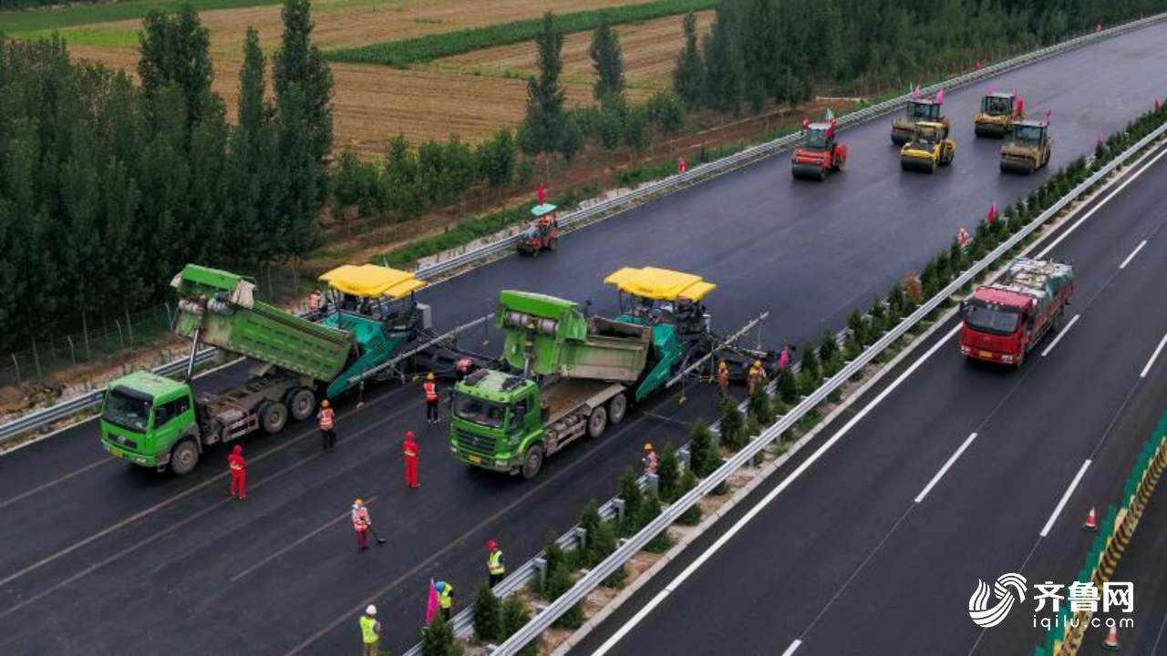 沥青路面全线铺通 滨莱高速改扩建工程交工通车指日可待