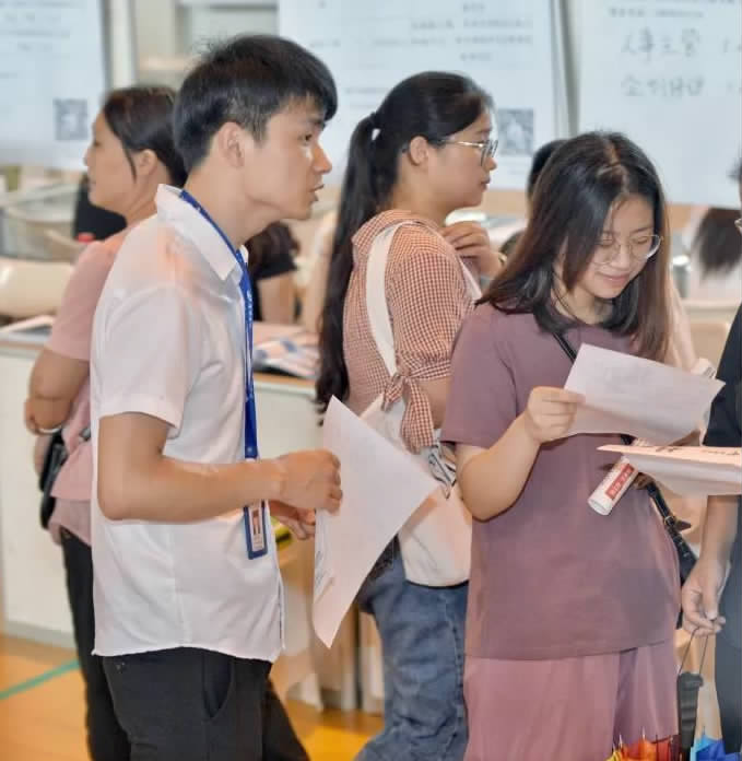 夏季人才交流会引桐乡学子“归巢”