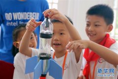 上海：科技活动为爱心暑托班添乐趣