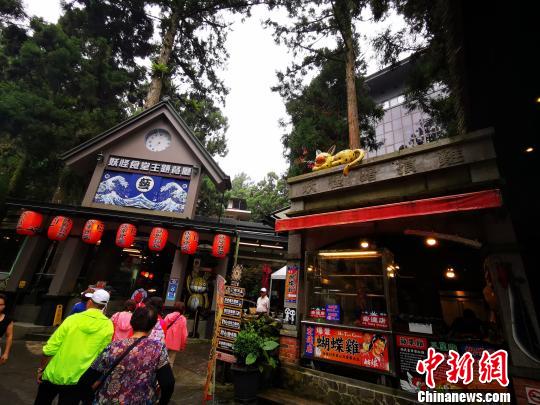 图为妖怪村街景。　吕巧琴 摄