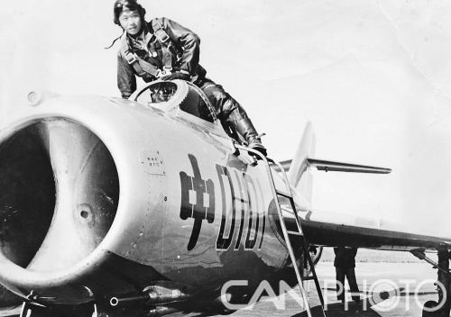 1956年7月19日，歼5首飞成功。