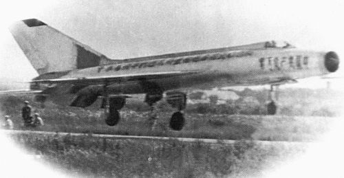 1969年7月5日,歼8首次升空。