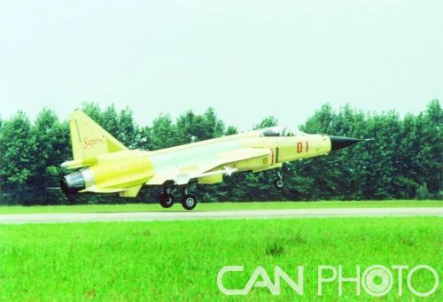 2003年8月30日，FC-1战斗机01架原型机首飞成功。张祖德 摄