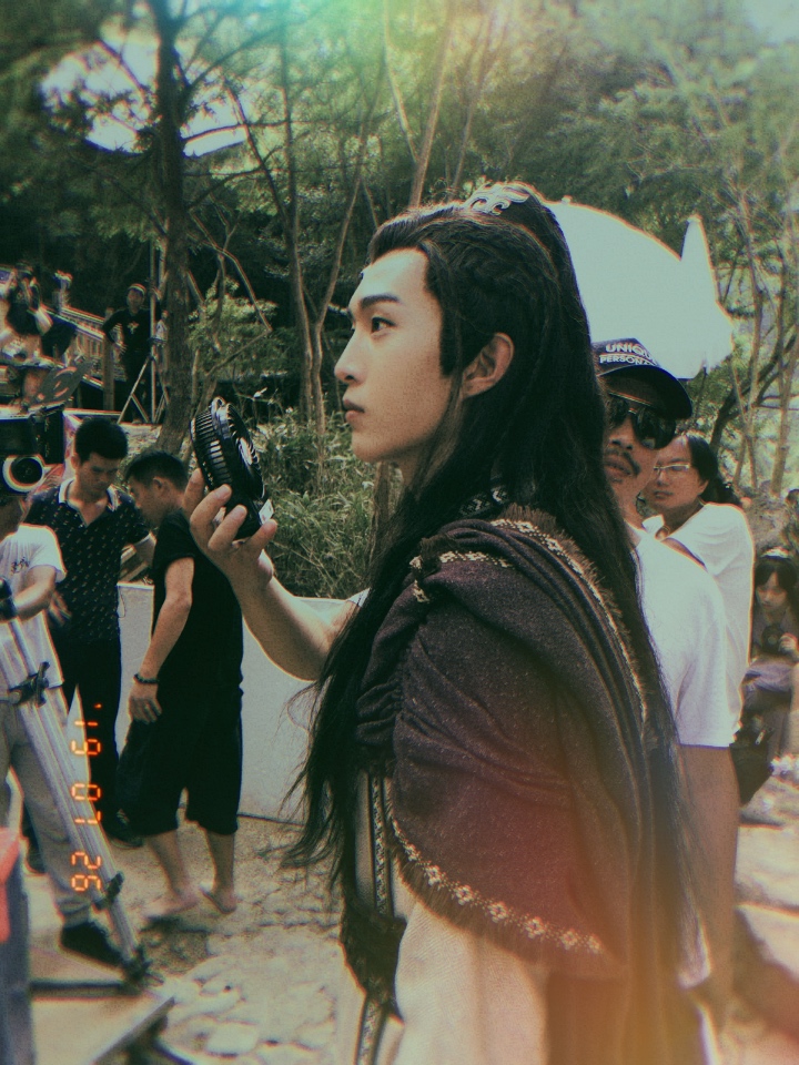 范丞丞《灵域》杀青 首次担纲男主演绎励志人生