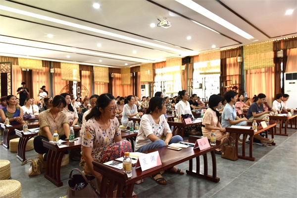 荆州区妇联召开新领域妇联组织建设推进会