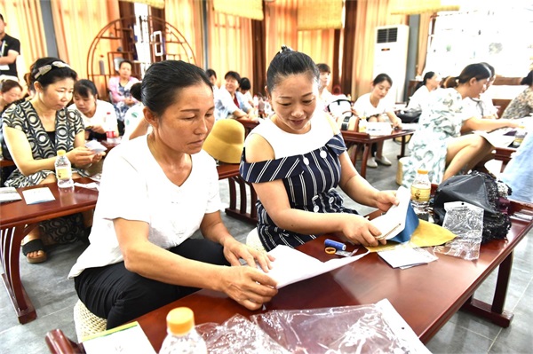 荆州区妇联召开新领域妇联组织建设推进会