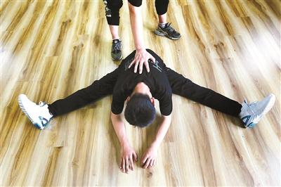 15岁霹雳舞男孩的奥运梦