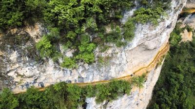 水在“天上流”、溶洞里打篮球 悬崖峭壁凿出网