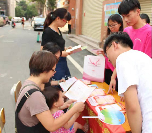 华工广州学院萤火团队开展“国家资助和助学贷款政策下乡行”活动