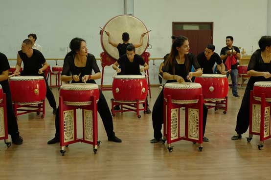上海文化援疆帮助泽普县培养专业的鼓乐队伍