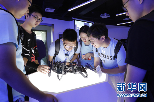 “英才计划”打造首届大学生创新创业论坛探索