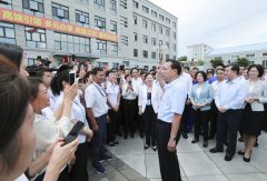 我国技能型人才缺口2000万 总理强调发挥技工院