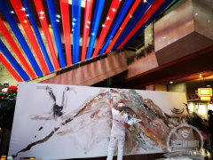 旅法荷兰画家西安城墙下创造巨幅油画《新丝绸