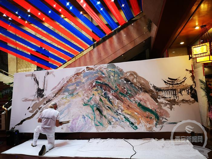 旅法荷兰画家西安城墙下创造巨幅油画《新丝绸