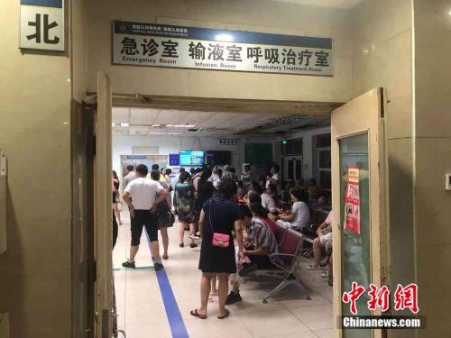儿科医生的夜班12小时：医生很忙，儿科很“荒”