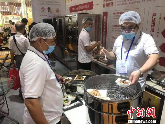 长者配餐专区 蔡敏婕 摄