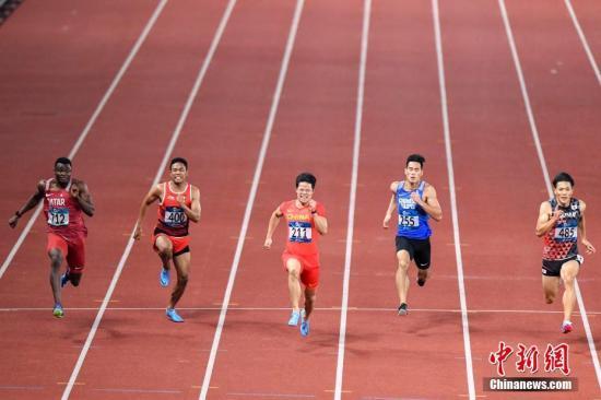 资料图：2018年雅加达亚运会男子百米决赛，苏炳添(左三)比赛中。 /p中新社记者 杨华峰 摄