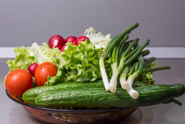 女性抗衰先排毒，多吃3种蔬菜，排毒瘦身，防止便秘，美味健康