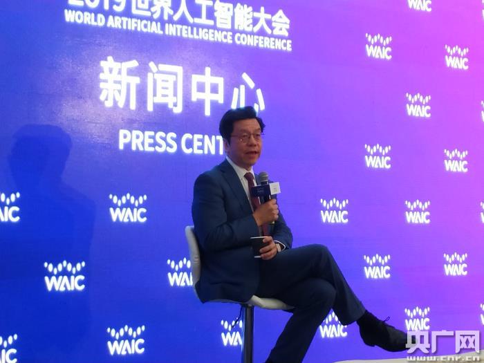2019世界人工智能大会|李开复：进入“AI+时代” 第四波工业革命的到来将重构各个行业