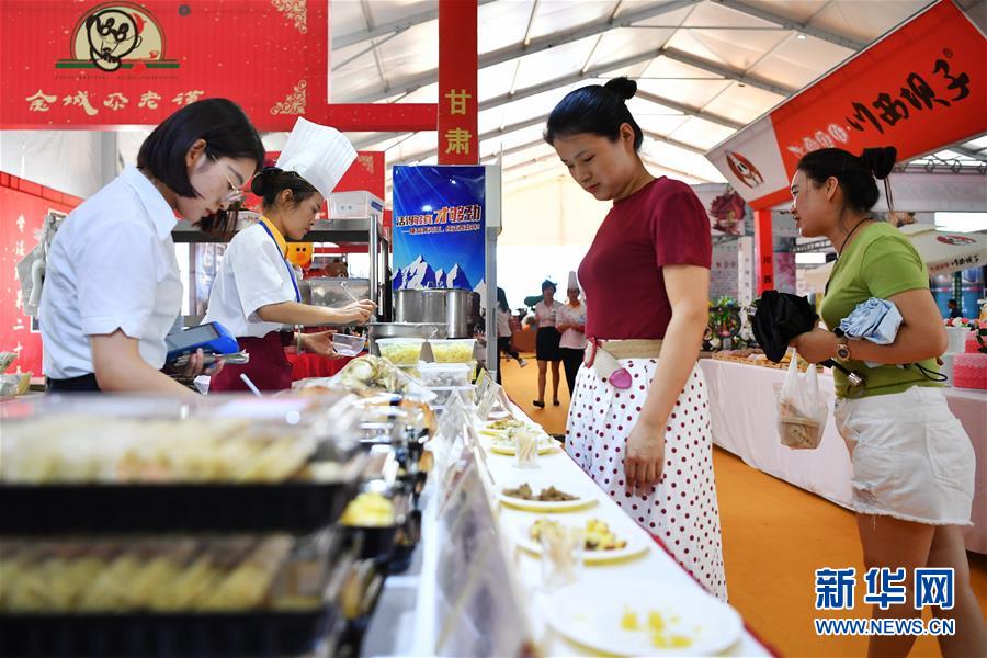 （社会）（1）甘肃兰州：美食烹饪尽显“舌尖上的文化”