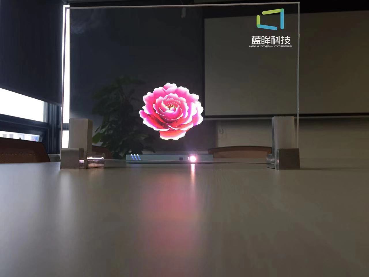 蓝眸科技：玻璃“秒变”显示器有望成为生活中“第四块屏”