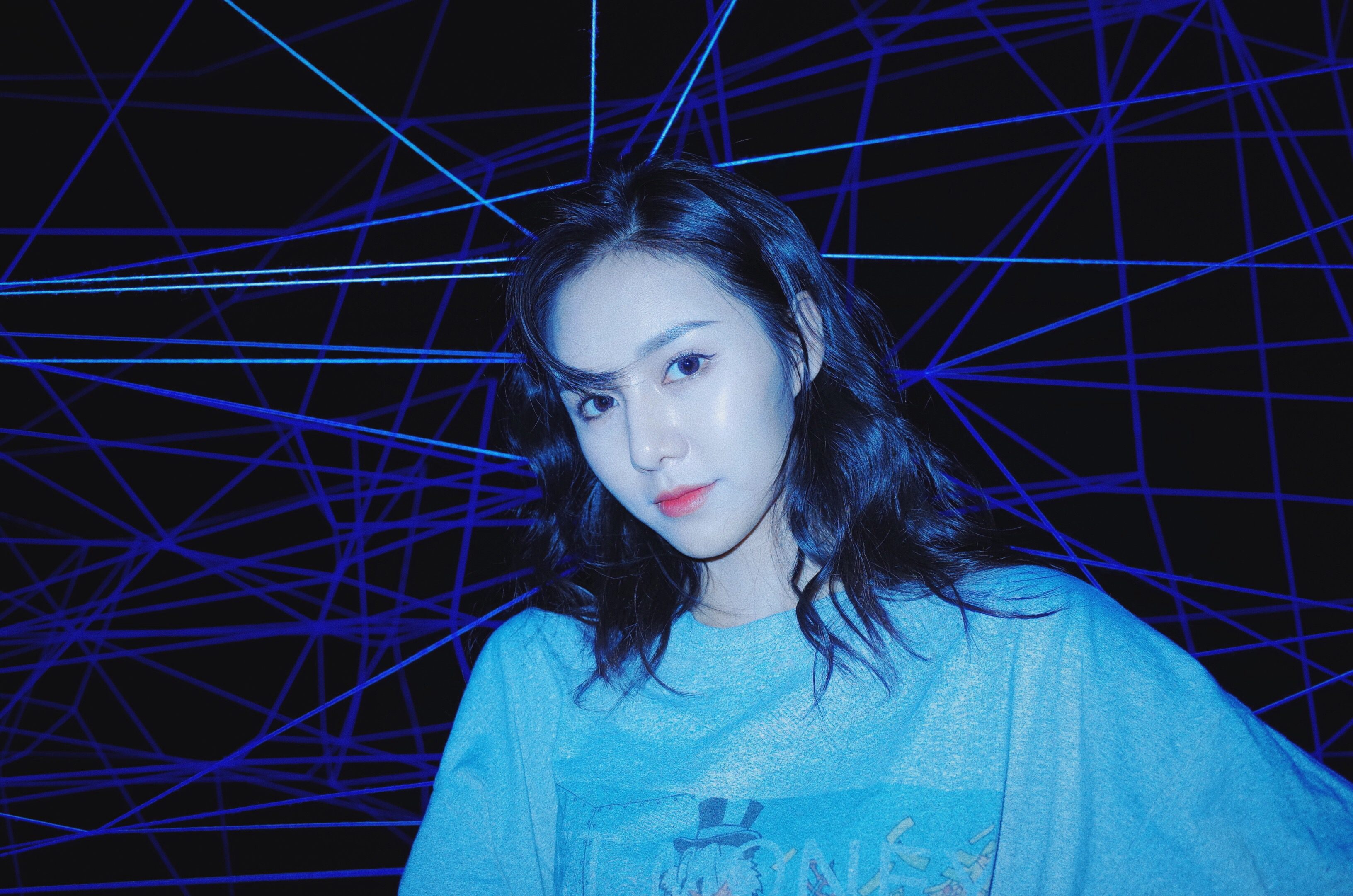 黄柳嫣 侧目浅笑.jpg