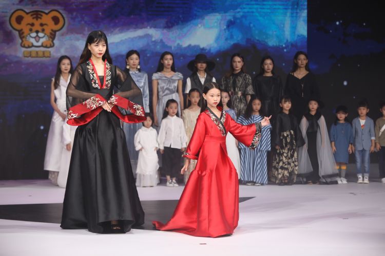 “中国国际童装设计交流中心”落户即墨 快欣赏下孩子们秀场