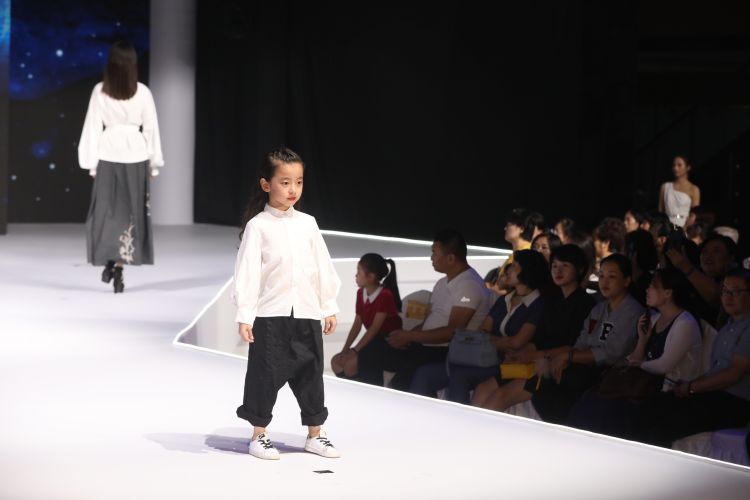 “中国国际童装设计交流中心”落户即墨 快欣赏下孩子们秀场