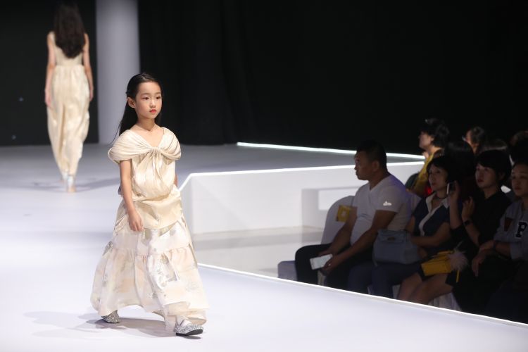 “中国国际童装设计交流中心”落户即墨 快欣赏下孩子们秀场