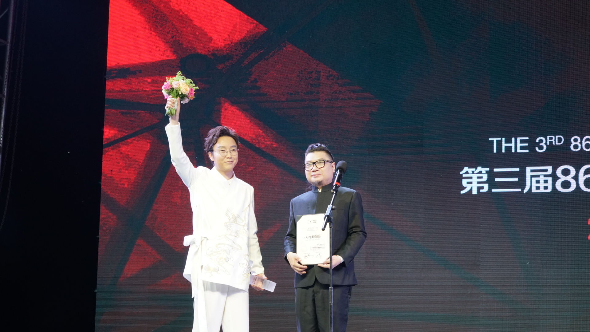 李玉刚处女作在贾樟柯故乡斩获大奖