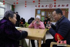 中国超4000万失能老年人面临照护难 护理人才缺口