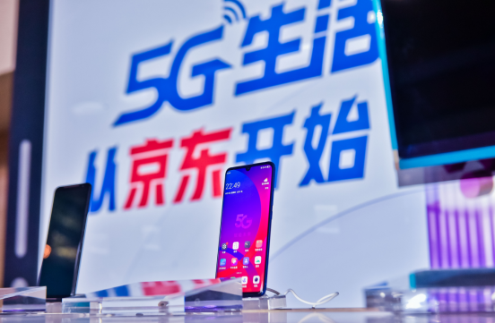 京东手机5G体验进校园 新裤子乐队现身西南交大嗨爆全场