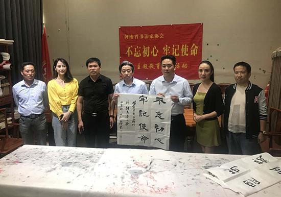 河南省书协代表团到新疆中原文化促进会考察交流