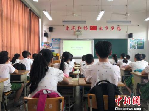 涨工资、加编制......@近1700万教师,这些政策正重振“师道尊严”