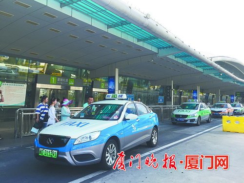 厦门市交通运输局专人定点执勤 保障节日客流疏运平稳有序