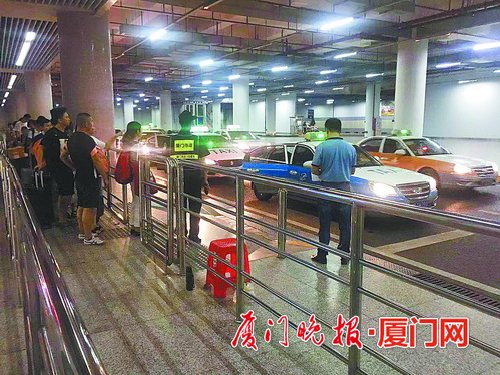 厦门市交通运输局专人定点执勤 保障节日客流疏运平稳有序