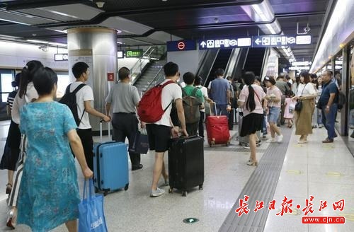 禁止阻挡车门关闭！武汉轨道交通管理条例要“