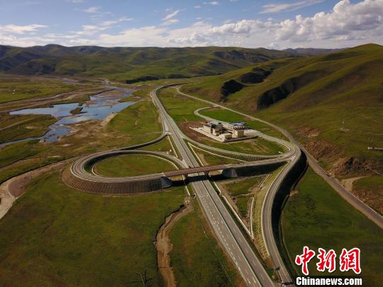 图为青海高速公路。(资料图)青海省交通运输厅