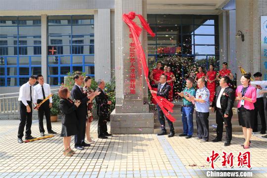 中国-老挝茶艺人才培养基地揭牌。　梁双逢 摄