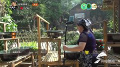 咸菜坊磨出美味乡愁 跟记者体验时尚“老妈妈”的网络致富之路