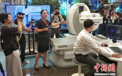 中外记者齐聚北京移动 感受5G前沿科技