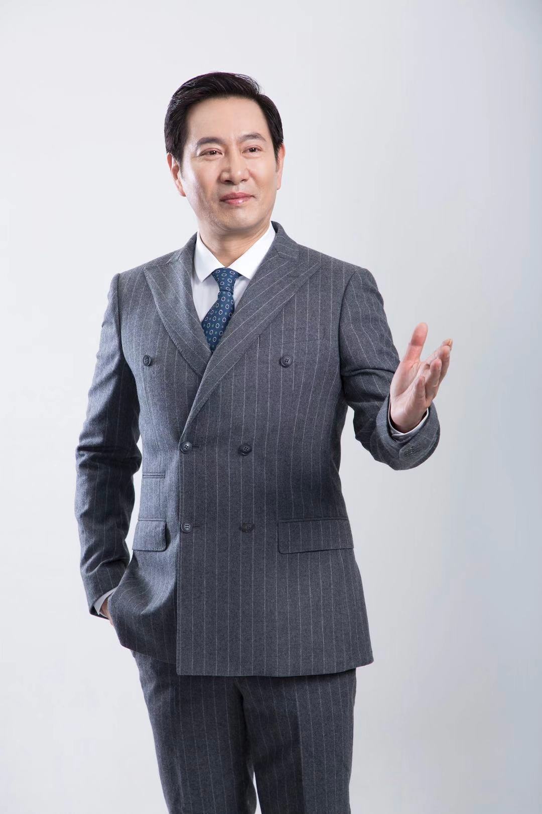 著名演员姚刚签约代言 “配副眼镜”再掀行业招