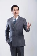 著名演员姚刚签约代言 “配副眼镜”再掀行业招
